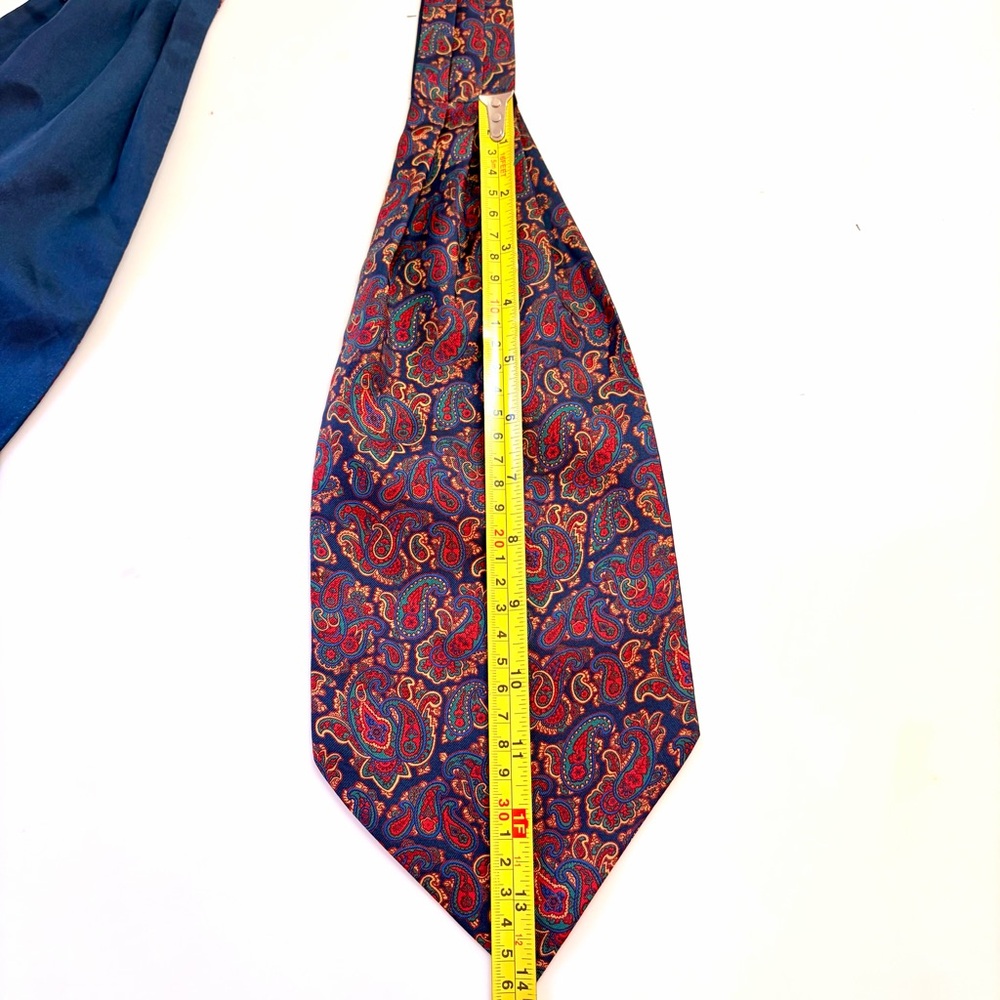 Ascot Navy Silk Paisley Savoy Taylors Guild London 5.5” x 43” - Picture 5 of 8